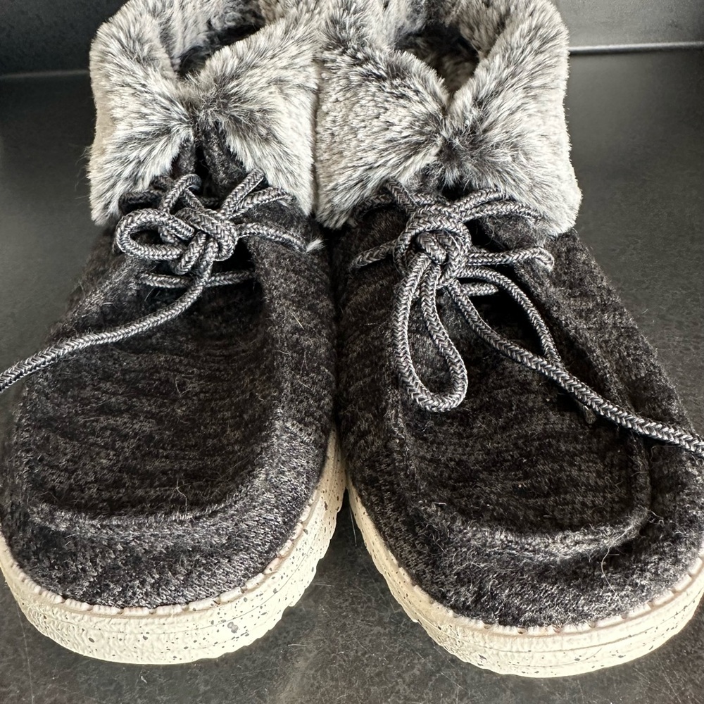 Womens Hey Dude boots size 8